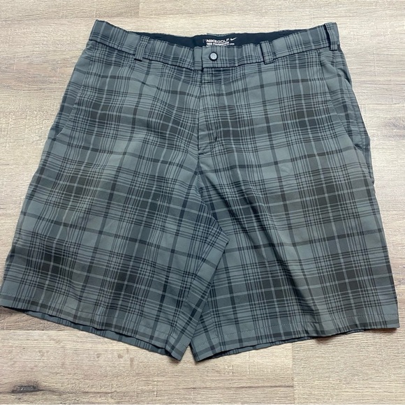 Nike Golf Shorts Plaid Athletic Golfing Grey Black Size 33 - Picture 1 of 10